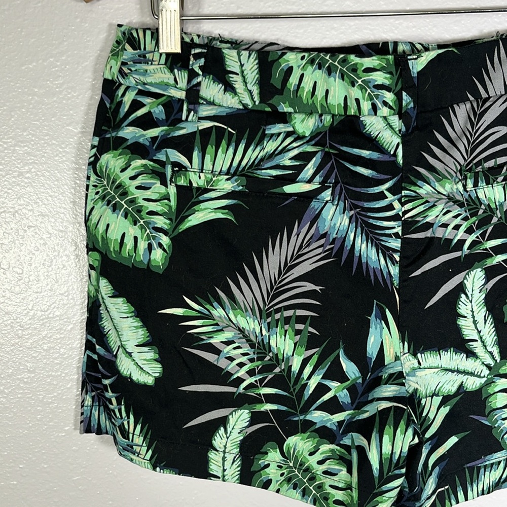 Cynthia Rowley Tropical Leaf Print Shorts 10 | Resort Vacation summer casual - Picture 6 of 9
